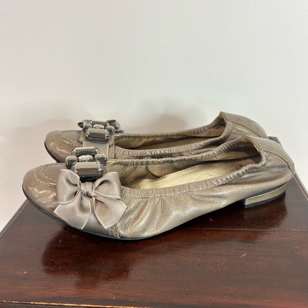 Gorgeous Grey Metallic Flats with Bow and stones Detail❤️9